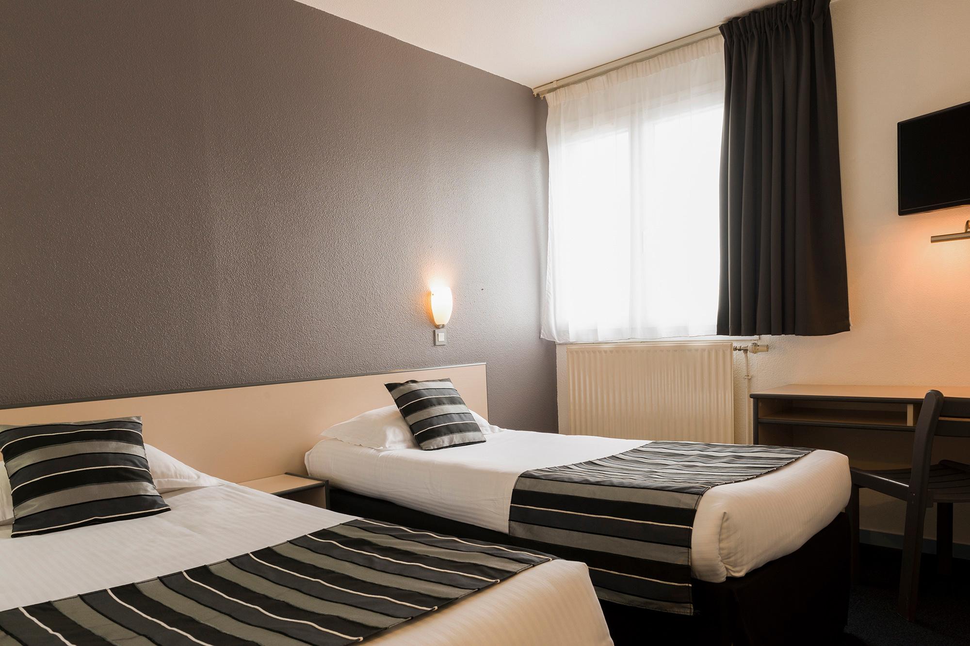 Hotel The Originals Hôtel, Aéroport