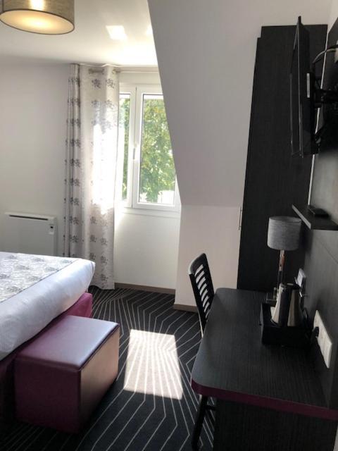 Hotel The Originals Hotel, Aeroport 3*